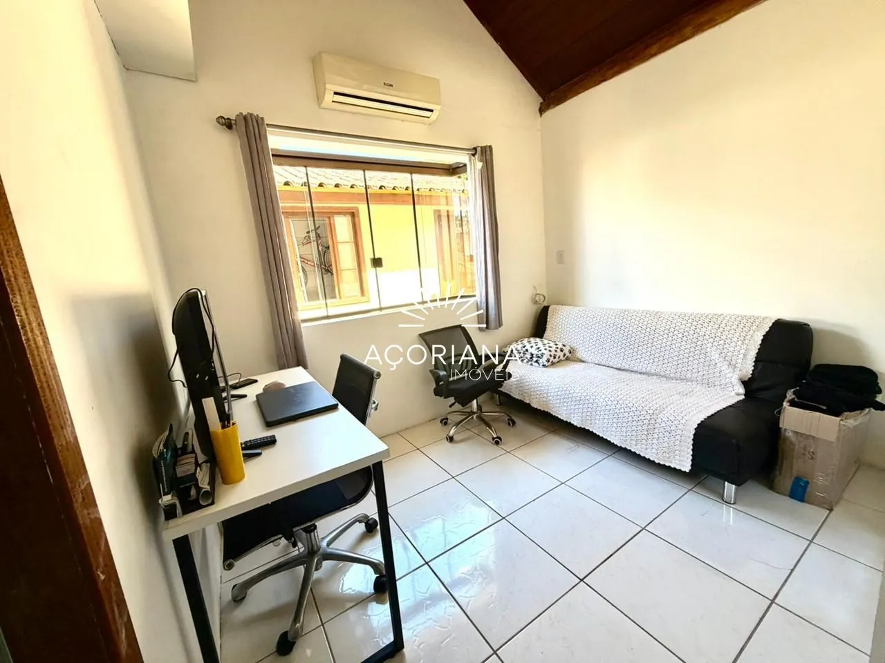 Floor-to-ceiling windows in a 3-bedroom house, 224 m² — photo 7