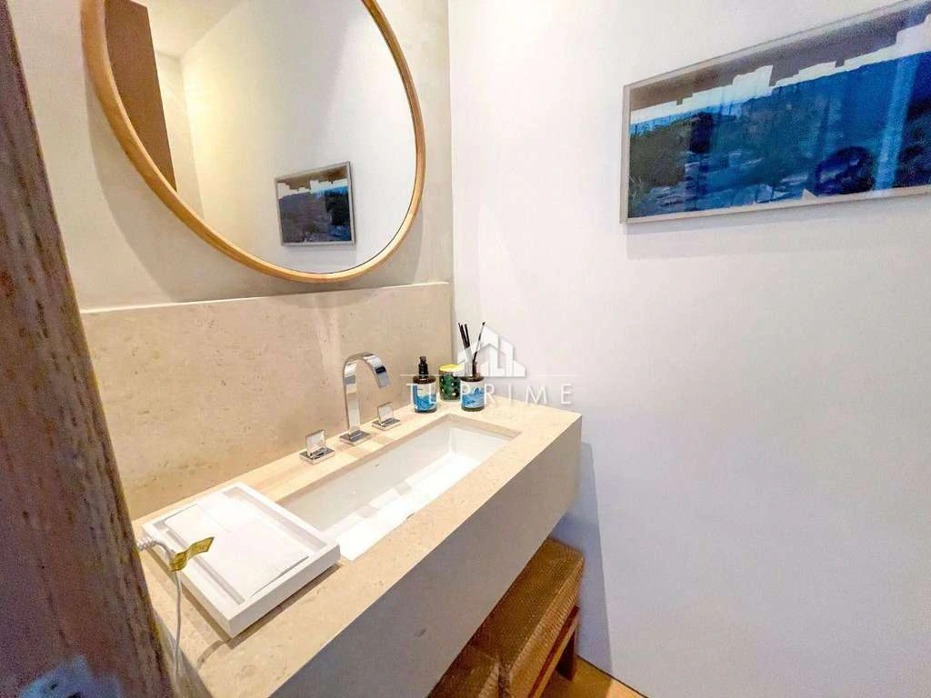 Furnished 1-bedroom apartment with an enclosed balcony — photo 22