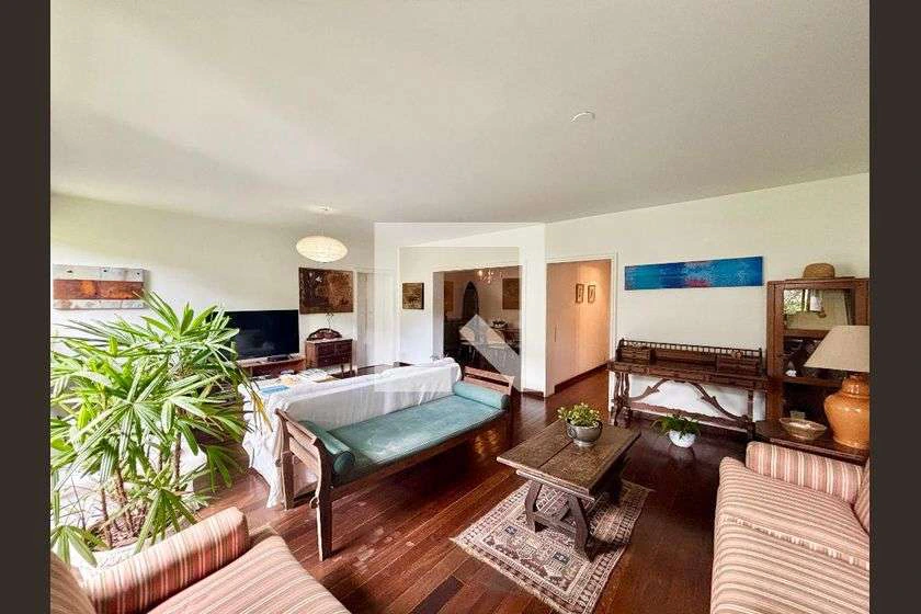 Apartment with 4 bedrooms and an en-suite bathroom — photo 8