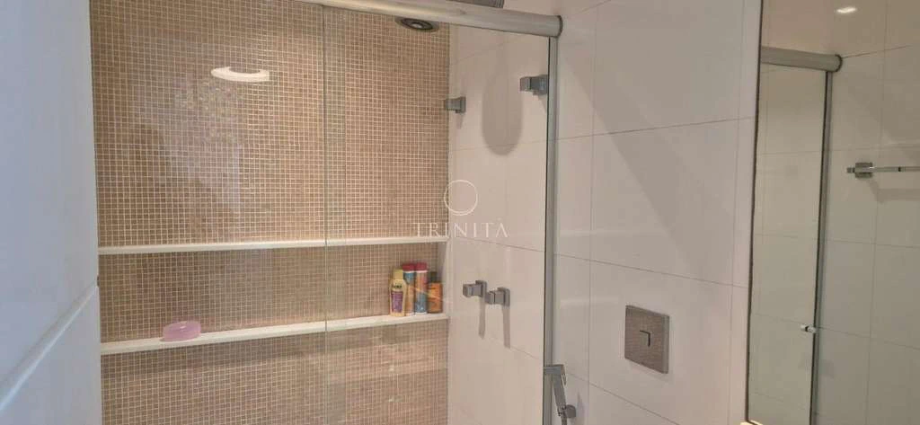 Furnished apartment with 4 en-suite bedrooms and balcony — photo 23