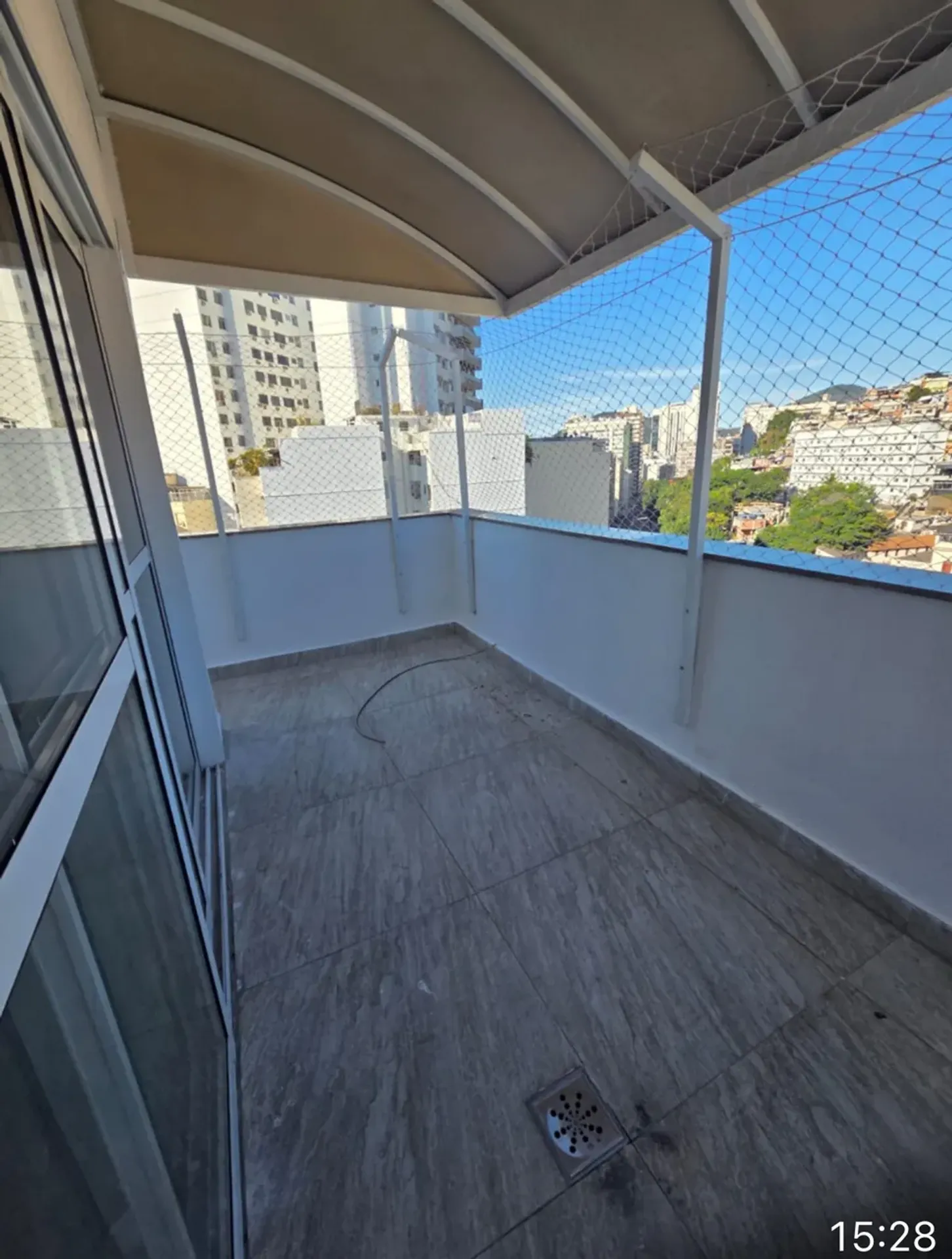 Unfurnished 3-bedroom apartment with terrace views — photo 39