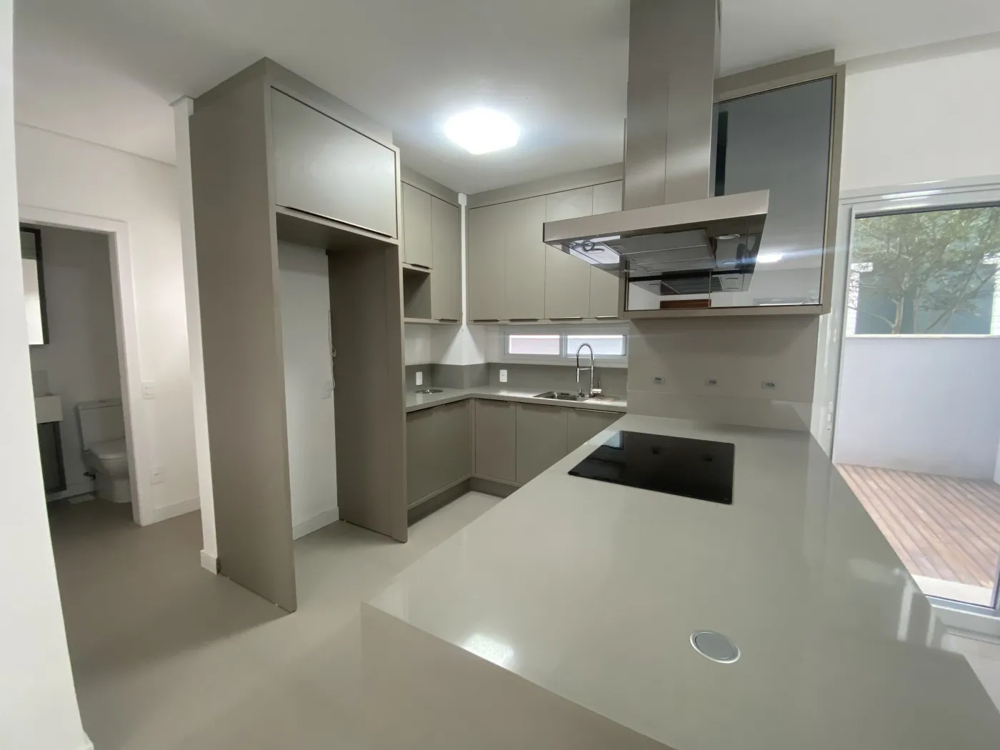 4-bedroom house with a grill on the balcony in Florianópolis