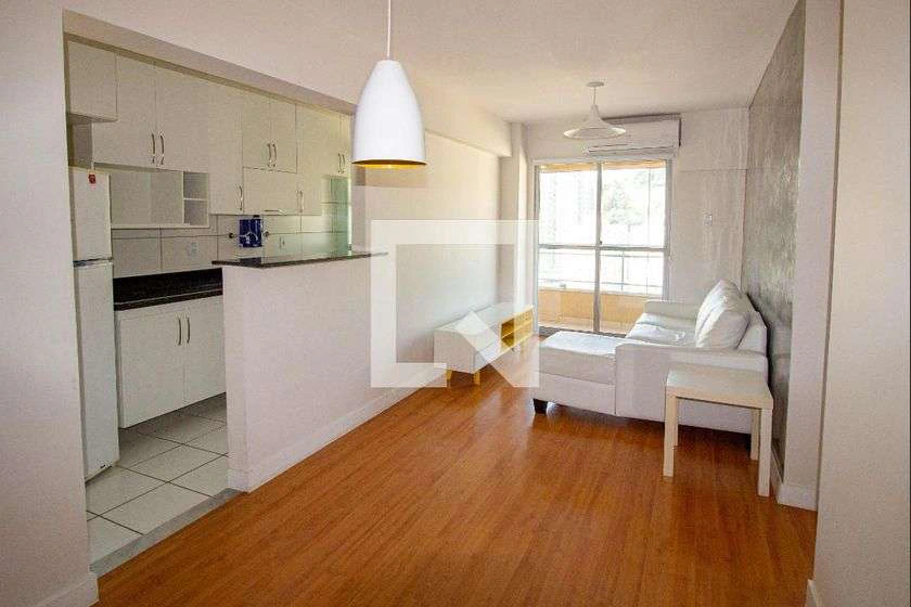 Apartamento para alugar com 2 quartos e varanda