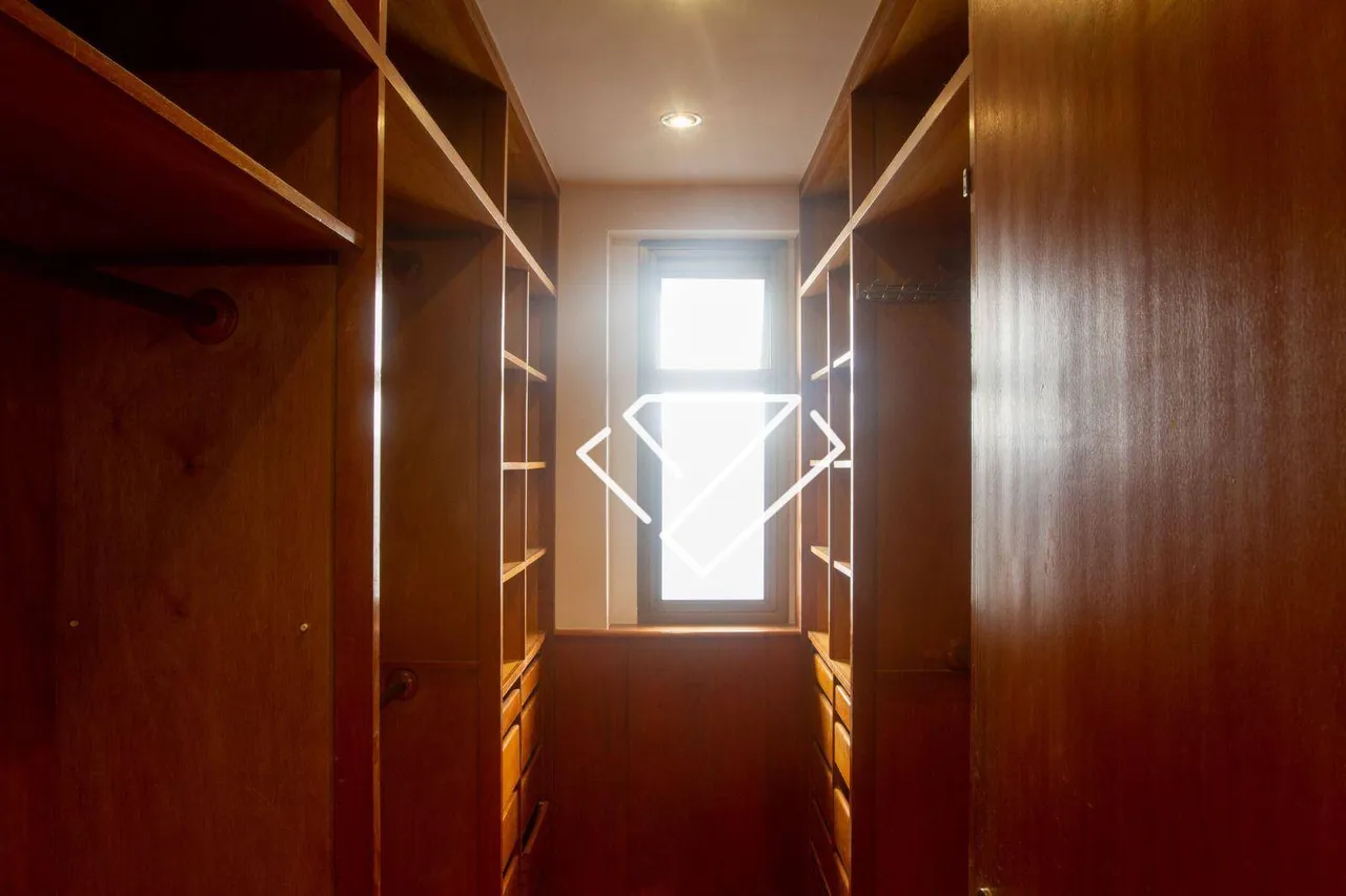 Apartamento com 3 dormitórios e varanda fechada 325 m² — photo 11