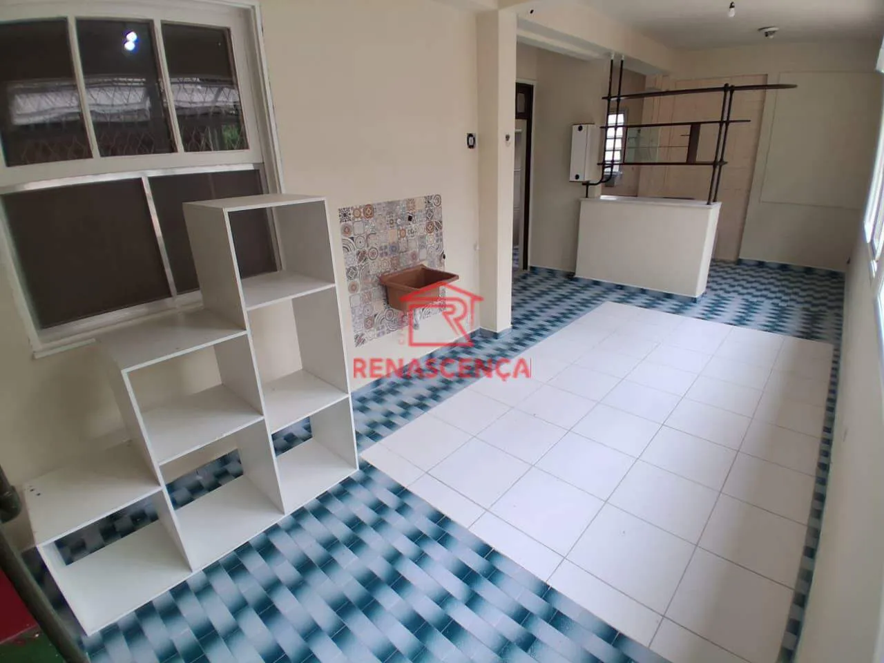 House, 200 m², with wood or laminate floors