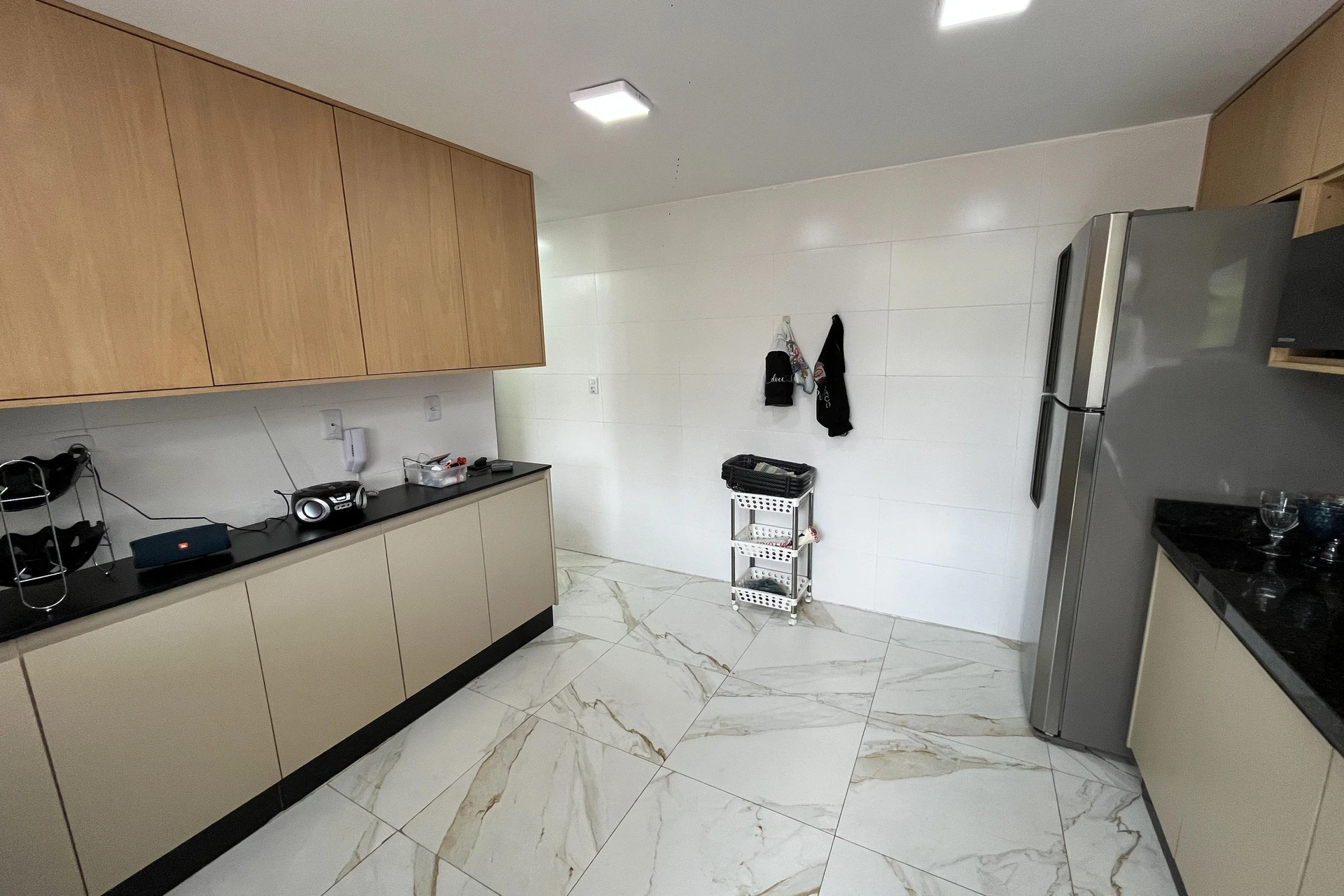 Glass-enclosed balcony in a 3-bedroom apartment, 131 m² — photo 13