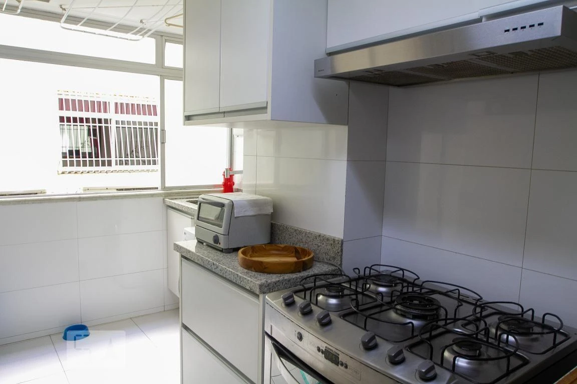 Furnished apartment with 3 bedrooms and 148 m² — photo 47