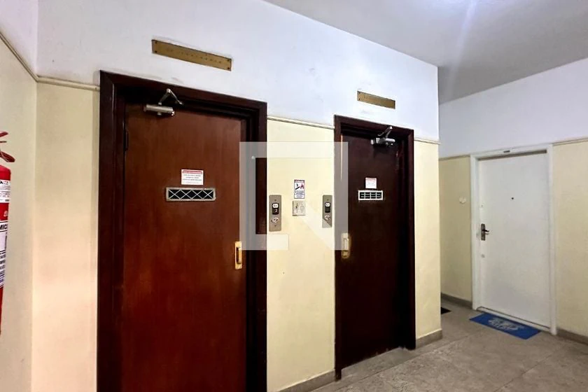 1-bedroom apartment with a closed kitchen and gas stove — photo 9