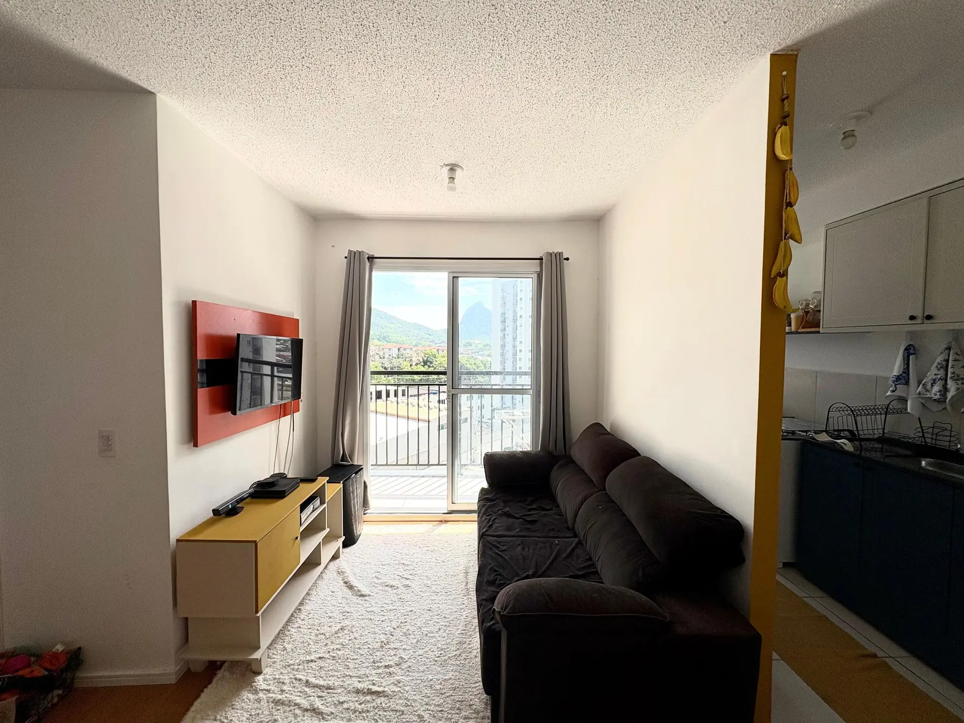 2-bedroom apartment in a building with a gym — photo 4