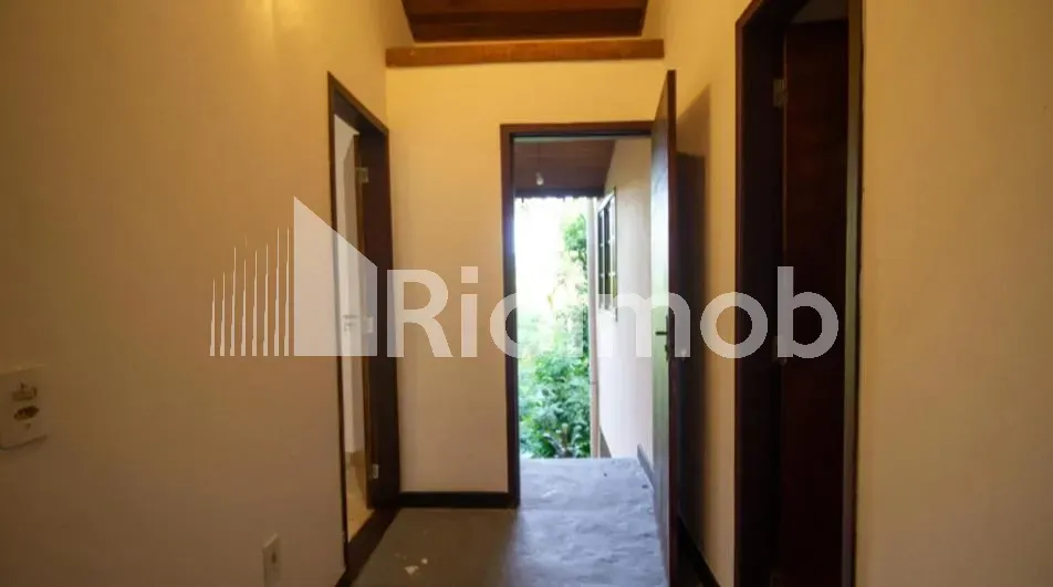 Casa de 4 dormitorios con 4 baños y parrilla embutida — photo 21