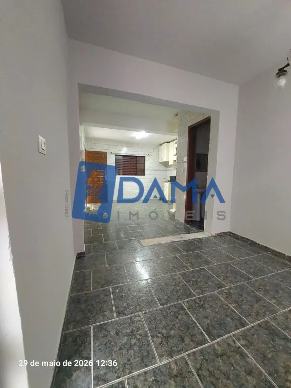 4-bedroom townhouse with separate, closed kitchen — photo 8