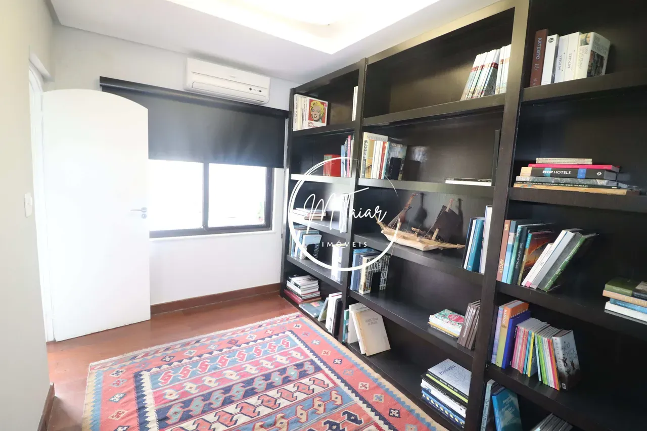 323 m² apartment with 4 bedrooms and 5 bathrooms — photo 31