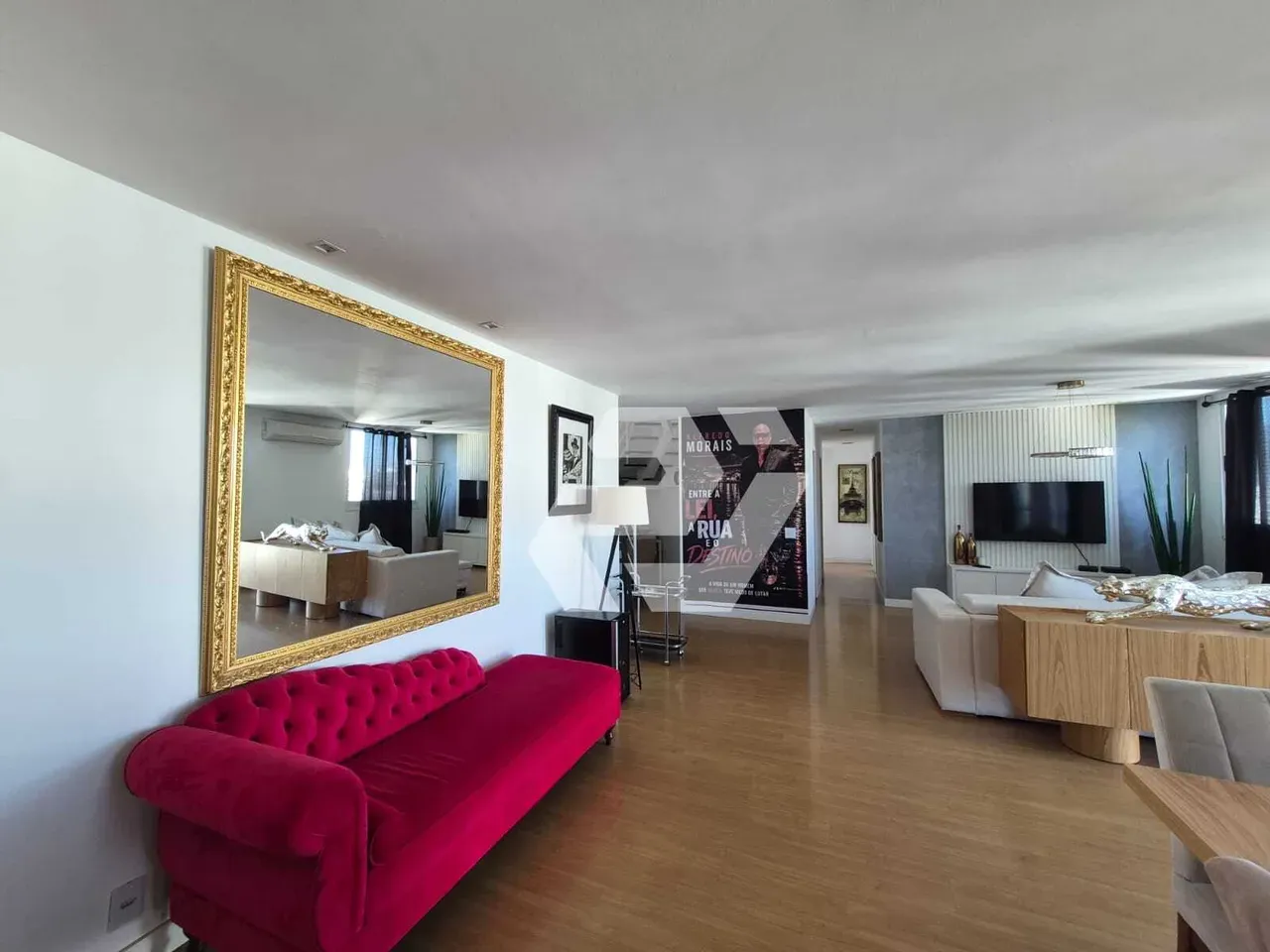 Furnished 4-bedroom apartment with building pool — photo 8