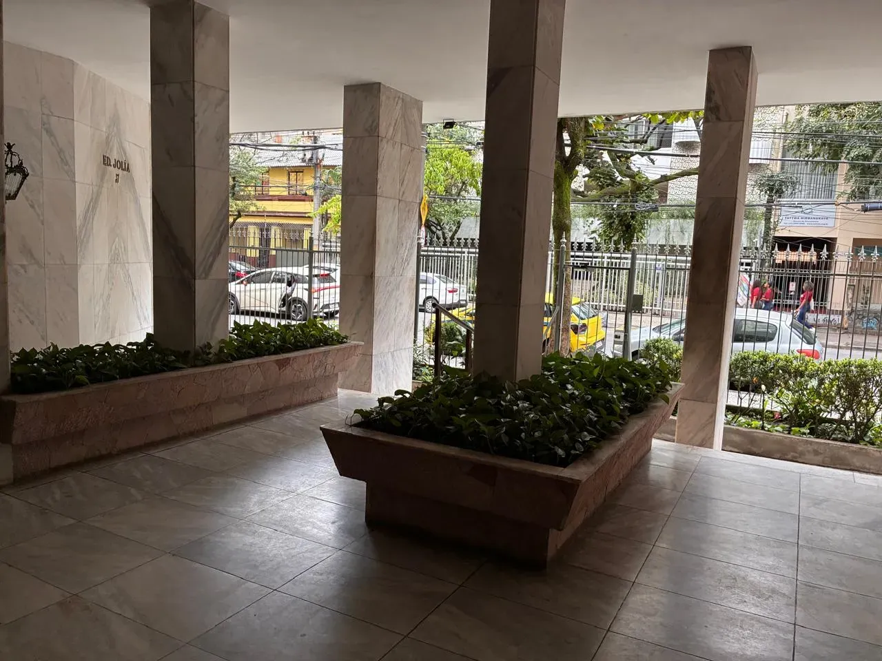 One-bedroom apartment with a washing machine — photo 12