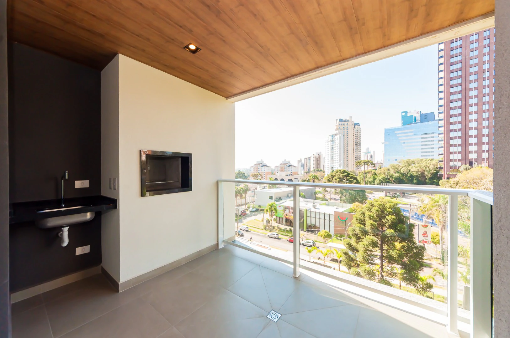 Apartamento com varanda envidraçada, Campo Comprido — photo 7