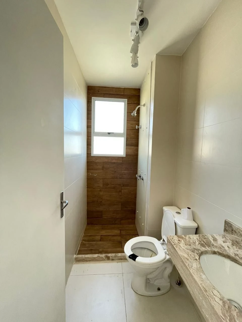 Unfurnished 2-bedroom apartment with 1 parking space — photo 4
