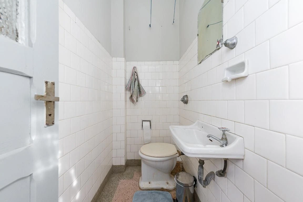 Furnished apartment, 97 m², with a bathtub — photo 54