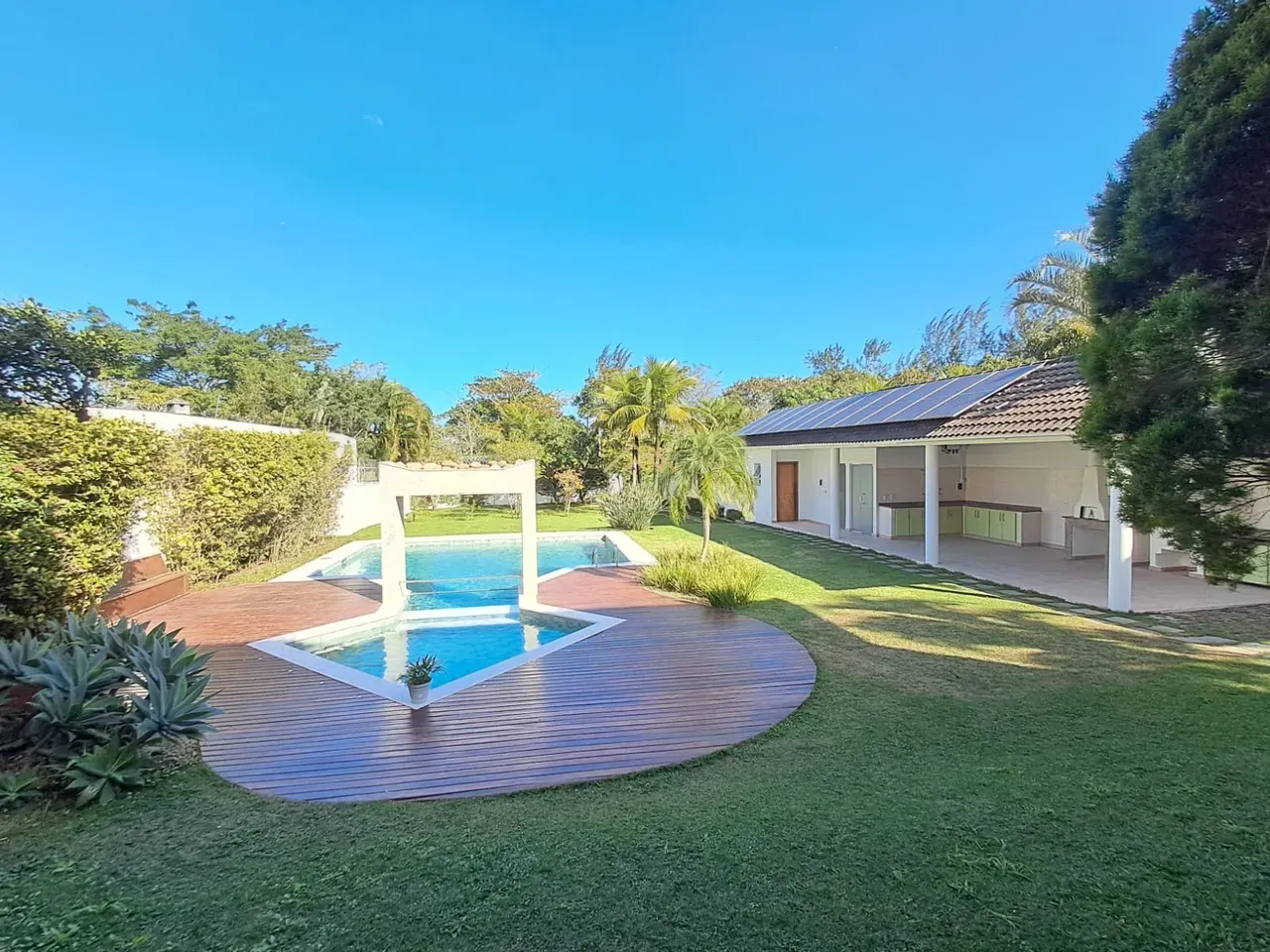 Casa em condomínio fechado com 6 quartos e 13 banheiros — photo 9