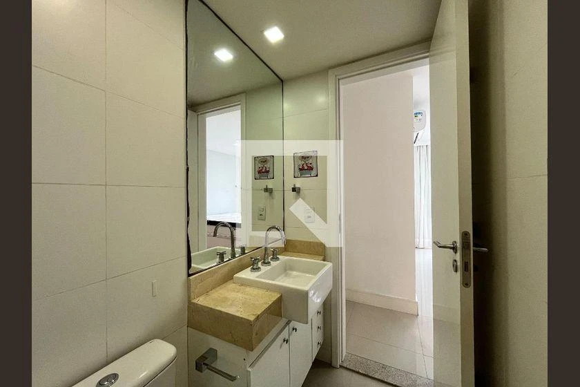 Furnished apartment, 148 m², with a glass-enclosed balcony — photo 12