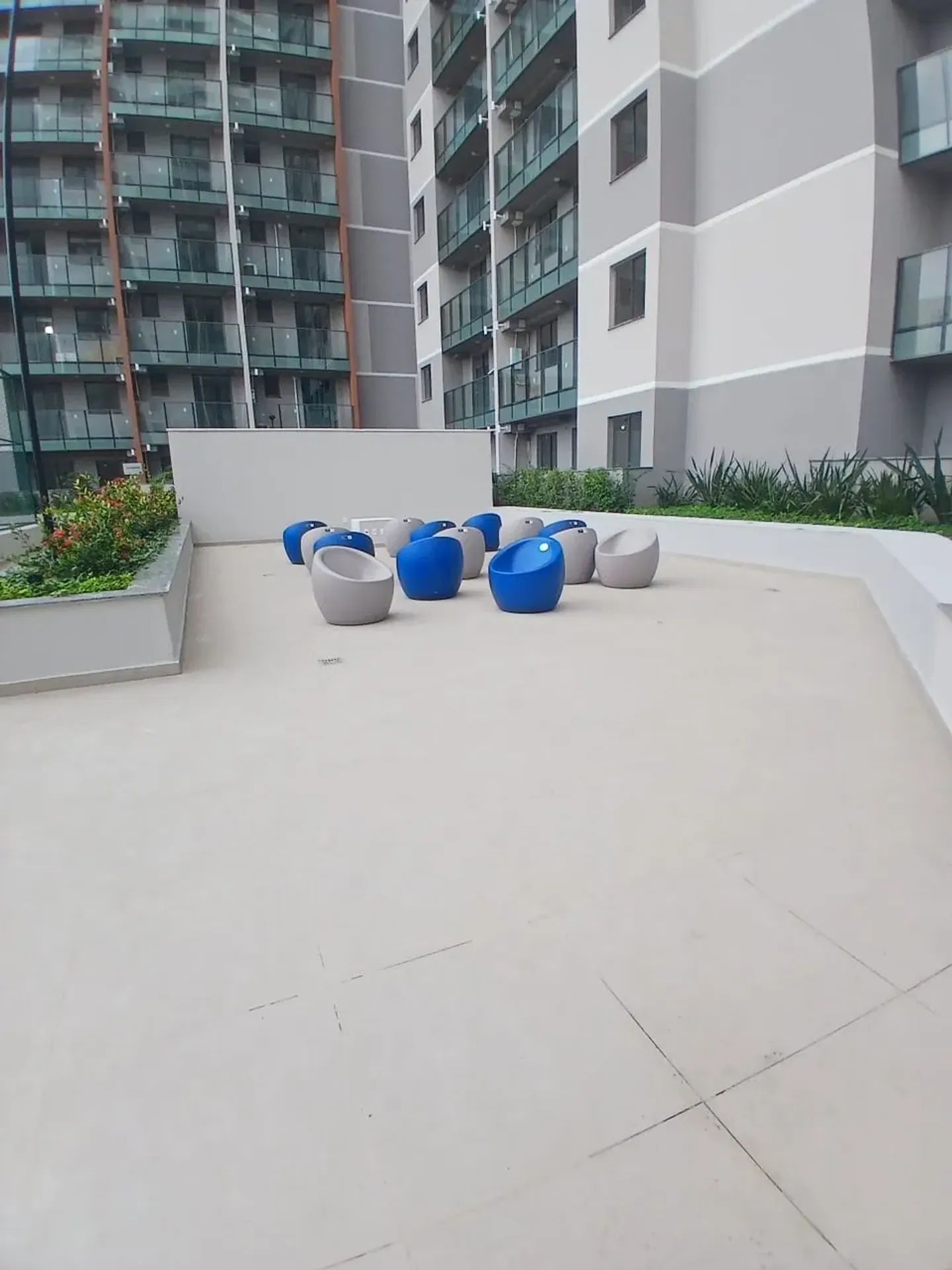 Unfurnished apartment with separate kitchen and 2 parking — photo 10