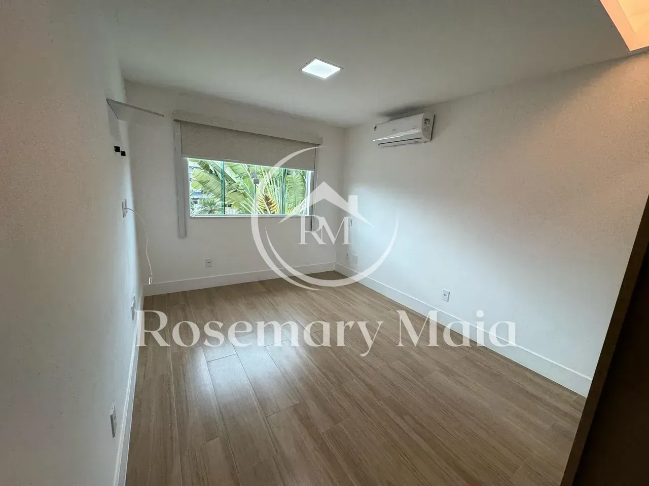 Furnished house with 4 bedrooms and 360 m² — photo 29