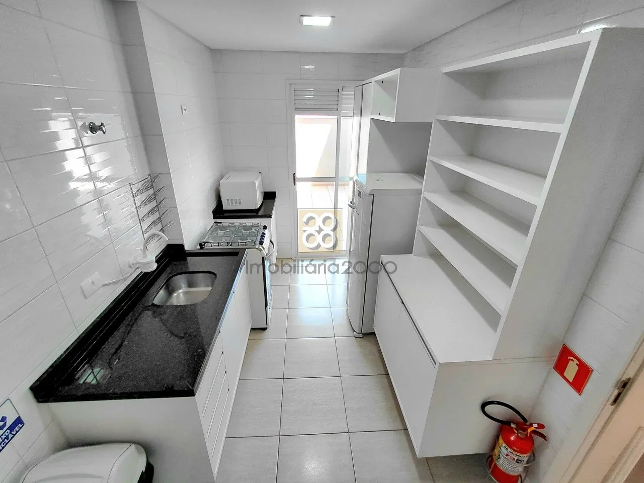 Balcony with a grill in a 2-bedroom apartment, 67 m² — photo 8