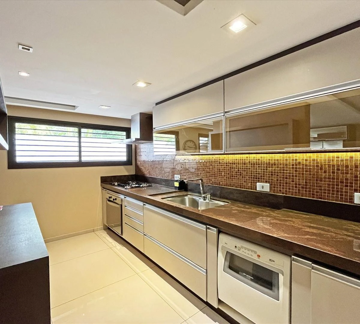 Washing machine in a 5-bedroom house, 280 m² — photo 26
