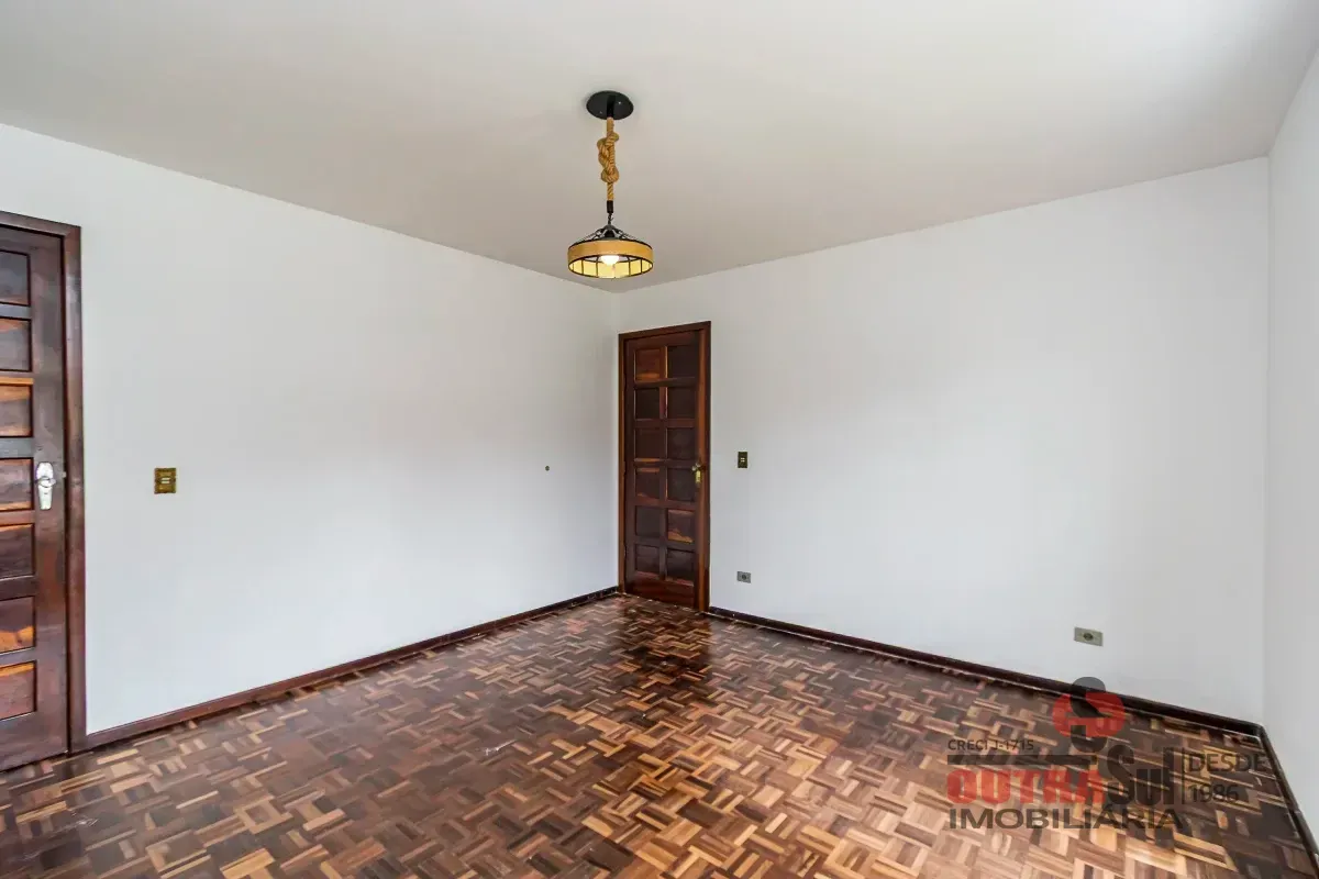 Casa, 215 m², com piso de madeira ou laminado — photo 2