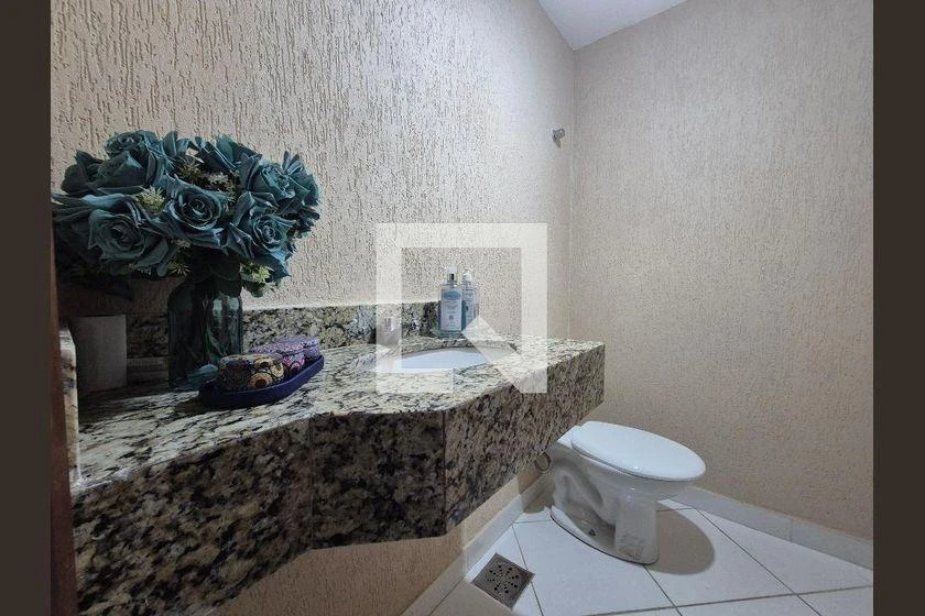 Rentable house with 4 en-suite bedrooms and 320 m² — photo 11