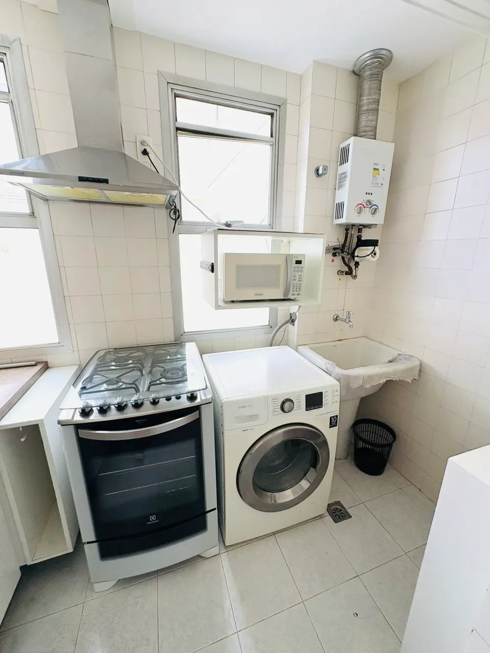 Furnished 1-bedroom apartment with a separate kitchen — photo 5
