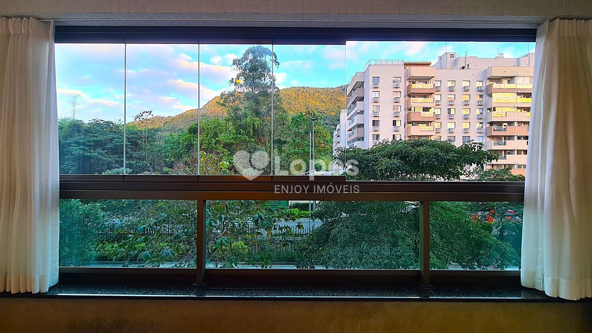 Furnished 2-bedroom apartment with a desk and 71 m² — photo 25