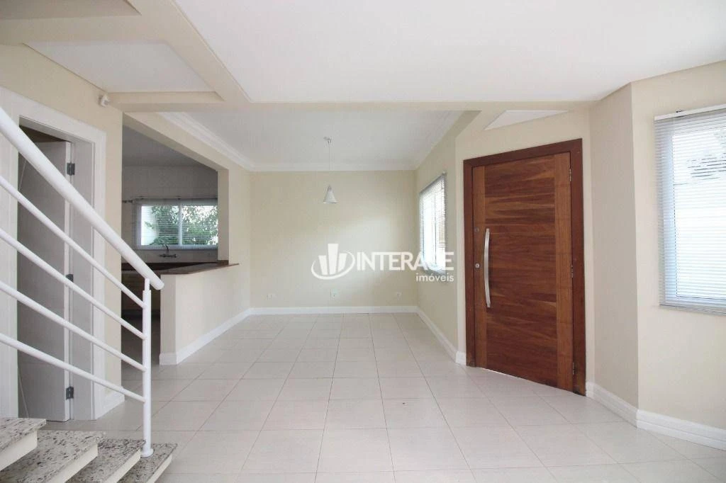 Balcony with a grill in a 3-bedroom house, 150 m²