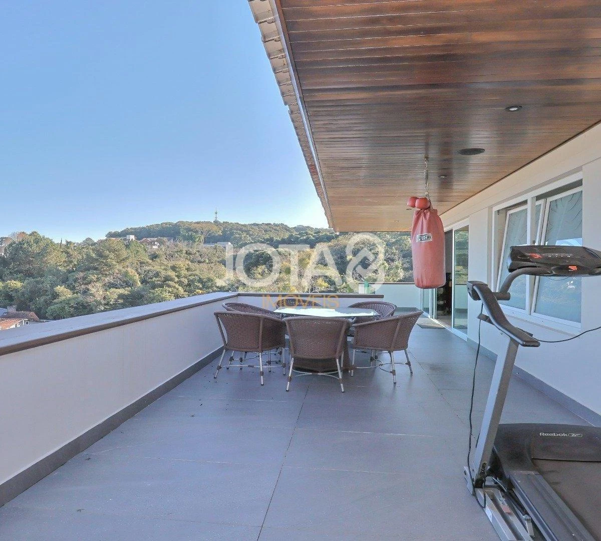 House with 5 suites, 8 baths and 6 parking spaces — photo 33