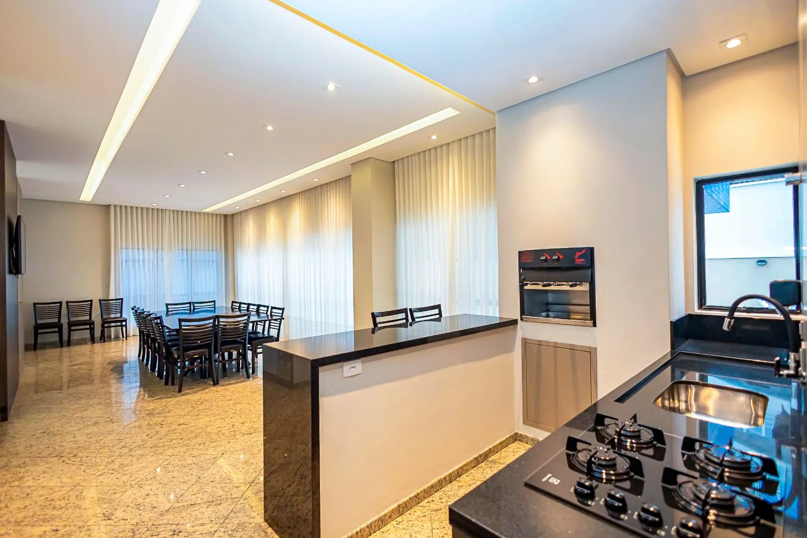 Furnished apartment with open-plan kitchen and 4 bedrooms — photo 50