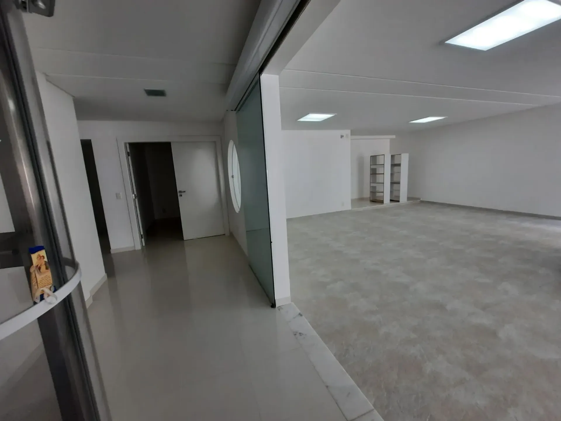 House with 7 bedrooms and an open-plan kitchen — photo 34