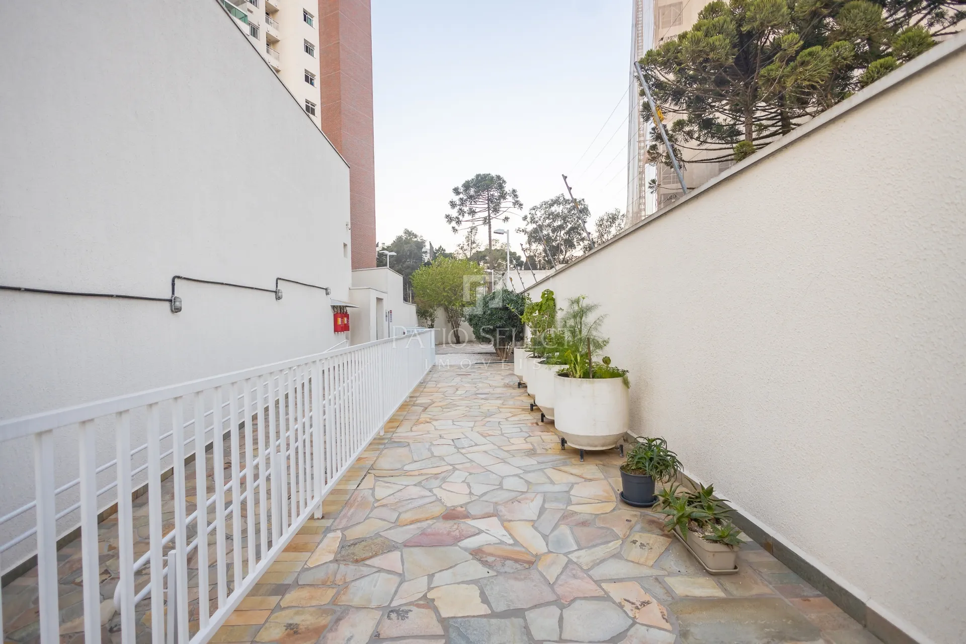 Apartment on the 8th floor with a glass-enclosed balcony — photo 36