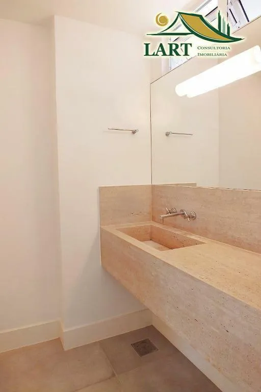 3-bedroom apartment in a building with a pool — photo 6
