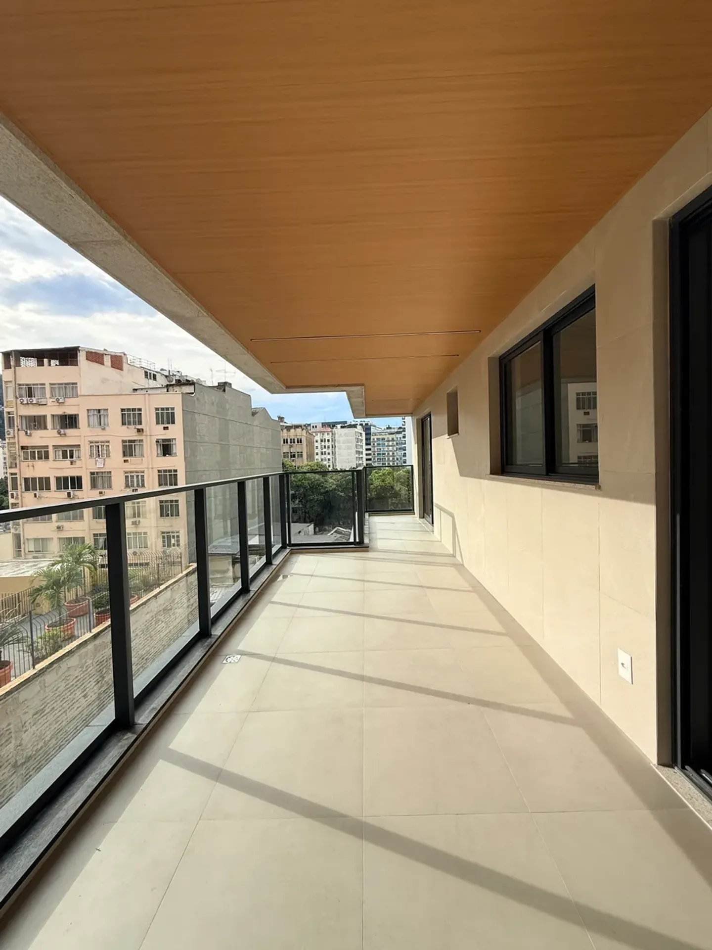 Apartamento de 3 quartos com suíte e 101 m² no 6º andar