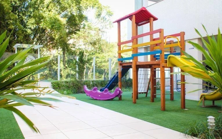 3-bedroom apartment in a building with a pool — photo 37