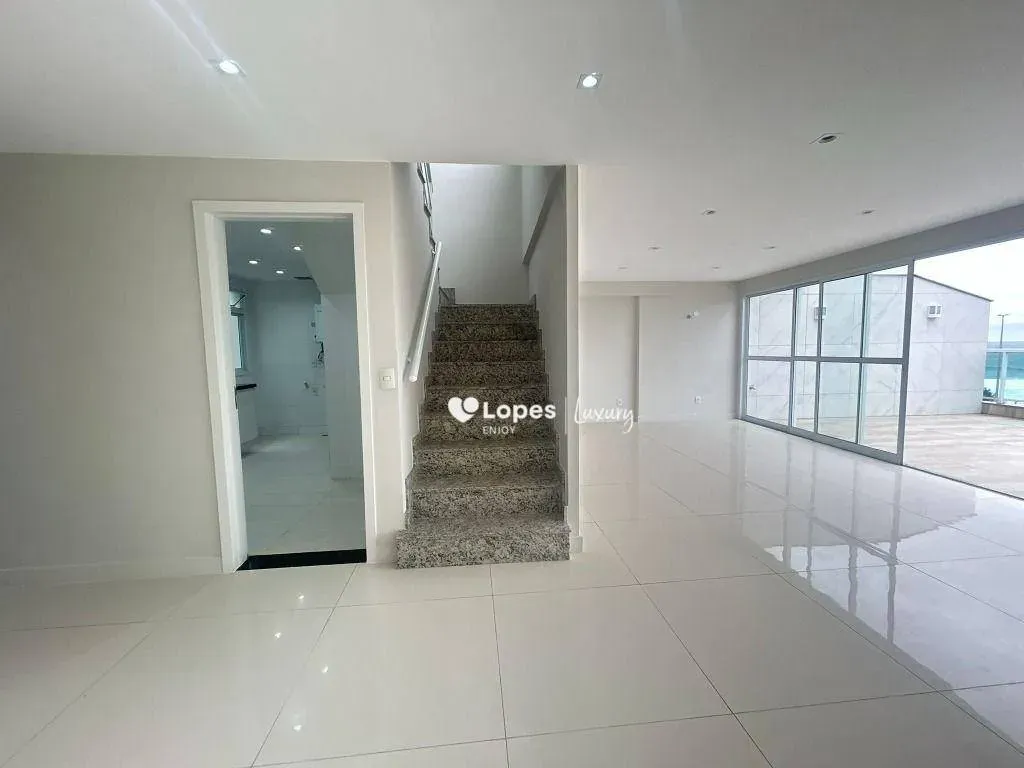 Duplex penthouse with private pool and 316 m² — photo 30
