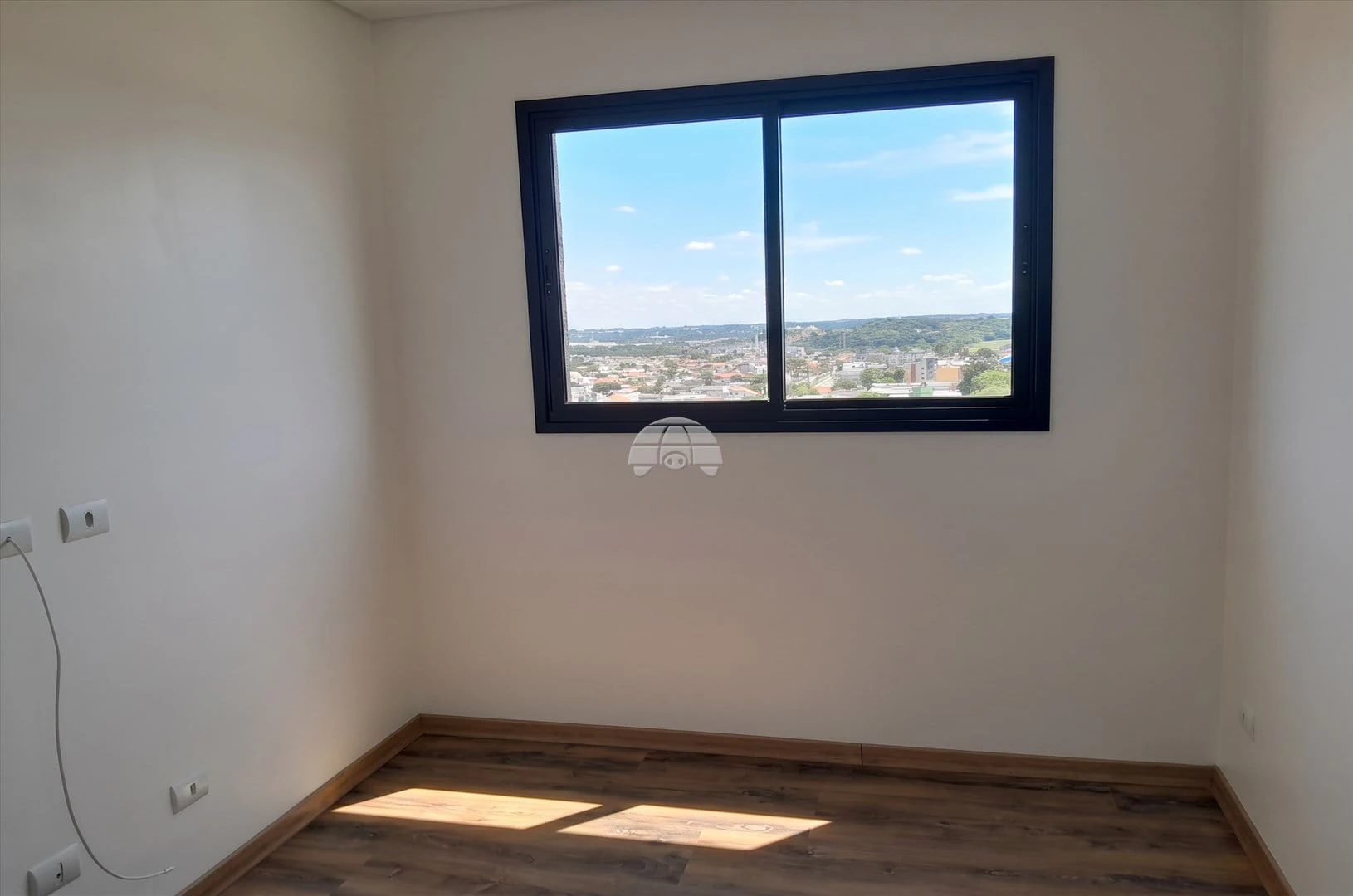 2-bedroom apartment with a grill on the balcony in Curitiba