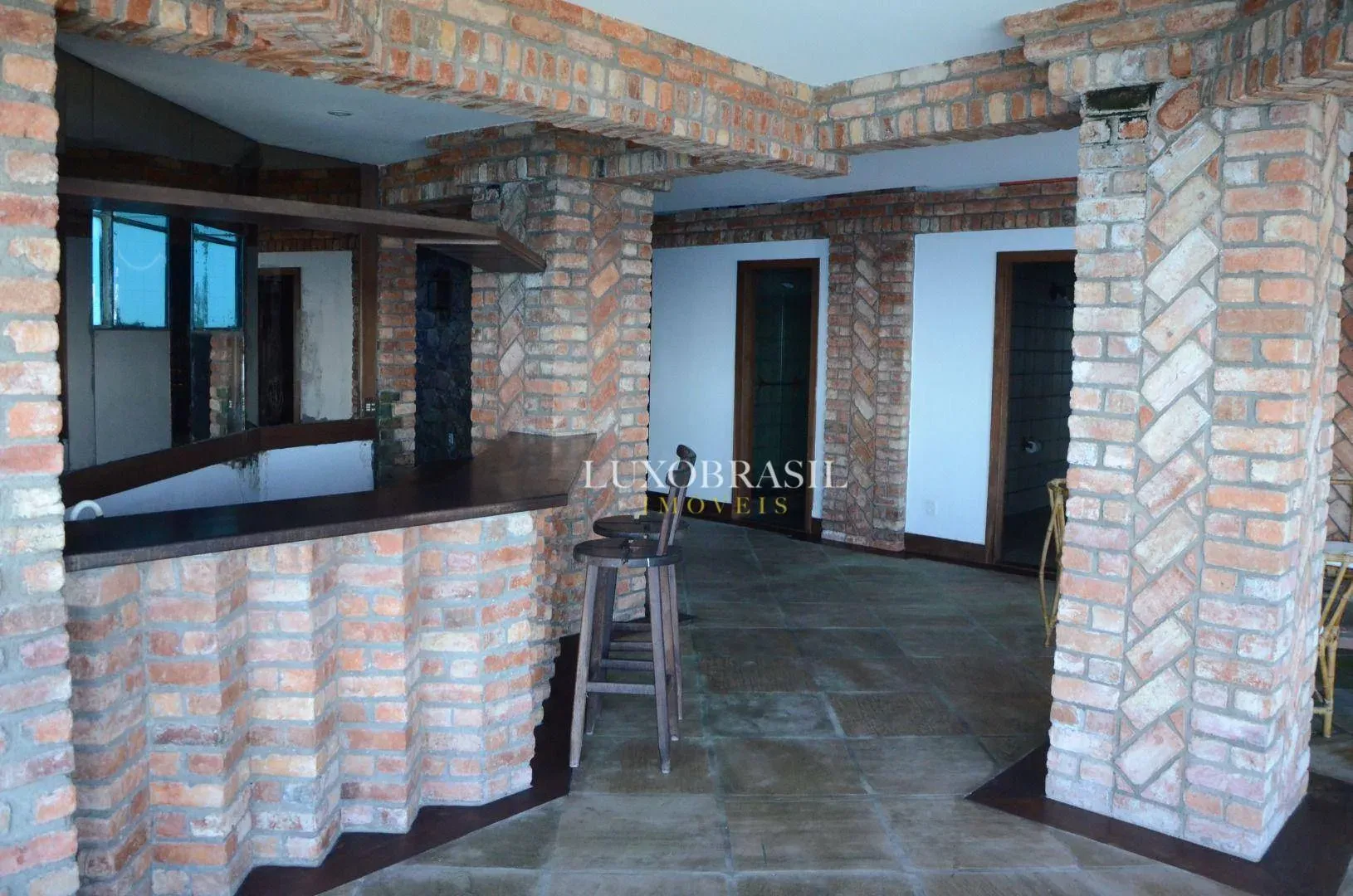 800 m² house with 5 bedrooms and 5 bathrooms — photo 35