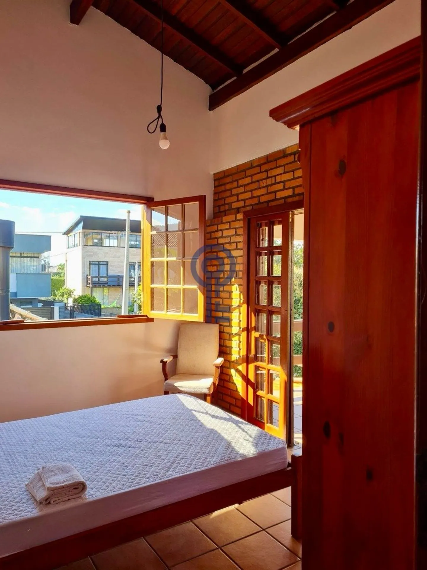 House with 2 bedrooms, both en-suite, plus private garden — photo 16