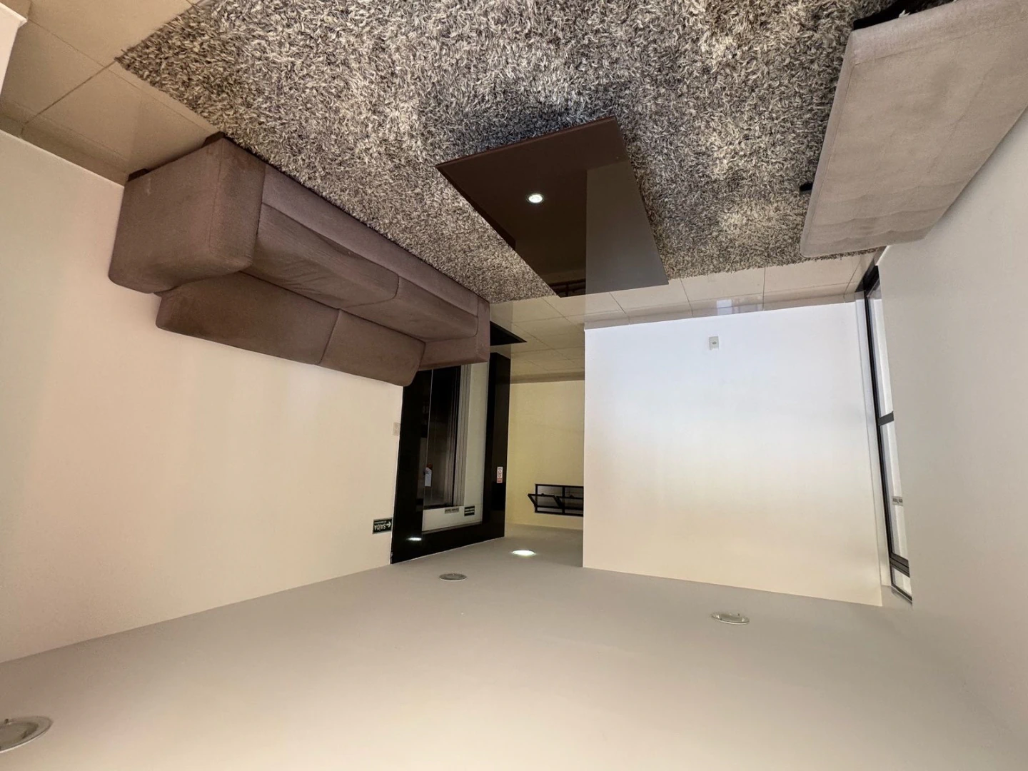 Квартира в оренду з 4 спальнями та 104 м²
