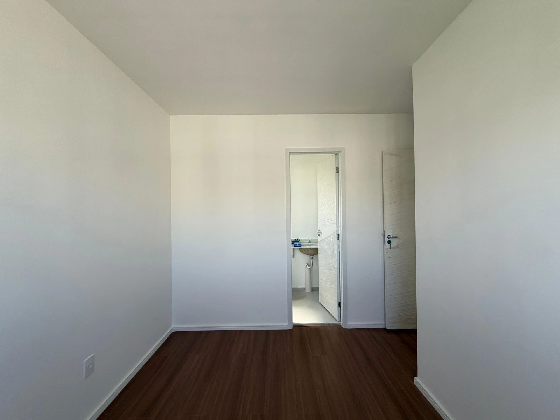 Apartamento sem mobília com 2 quartos e varanda — photo 16