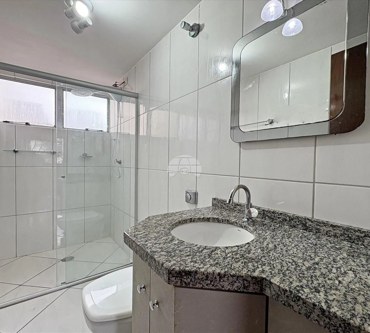 Apartamento sem mobília com cozinha fechada a gás — photo 9