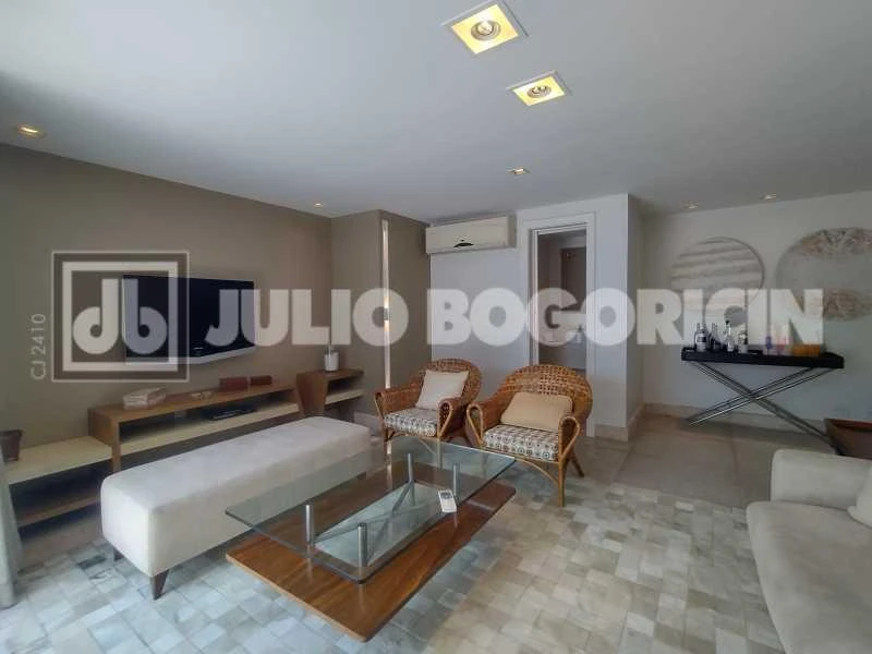 Furnished apartment with 3 bedrooms and a balcony — photo 21