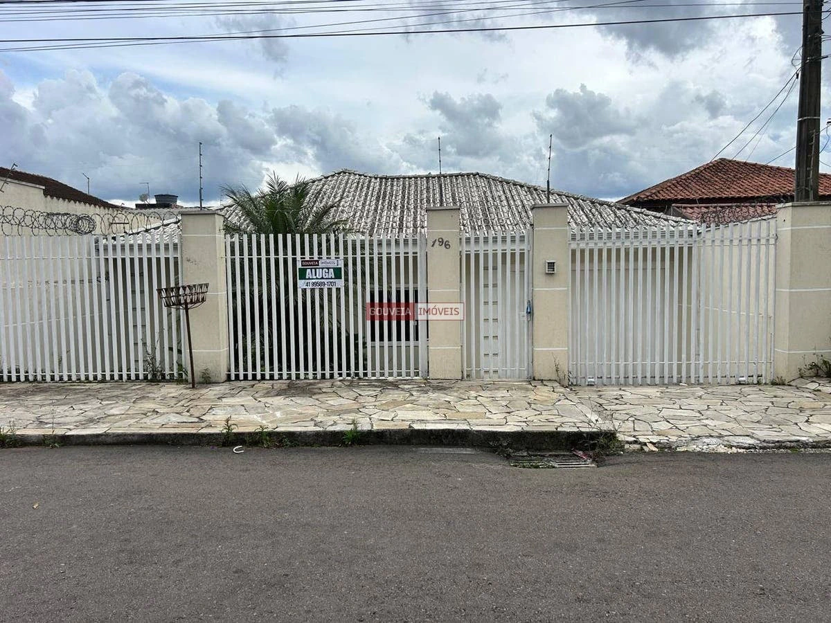3-bedroom house with a bathtub in Curitiba — photo 22