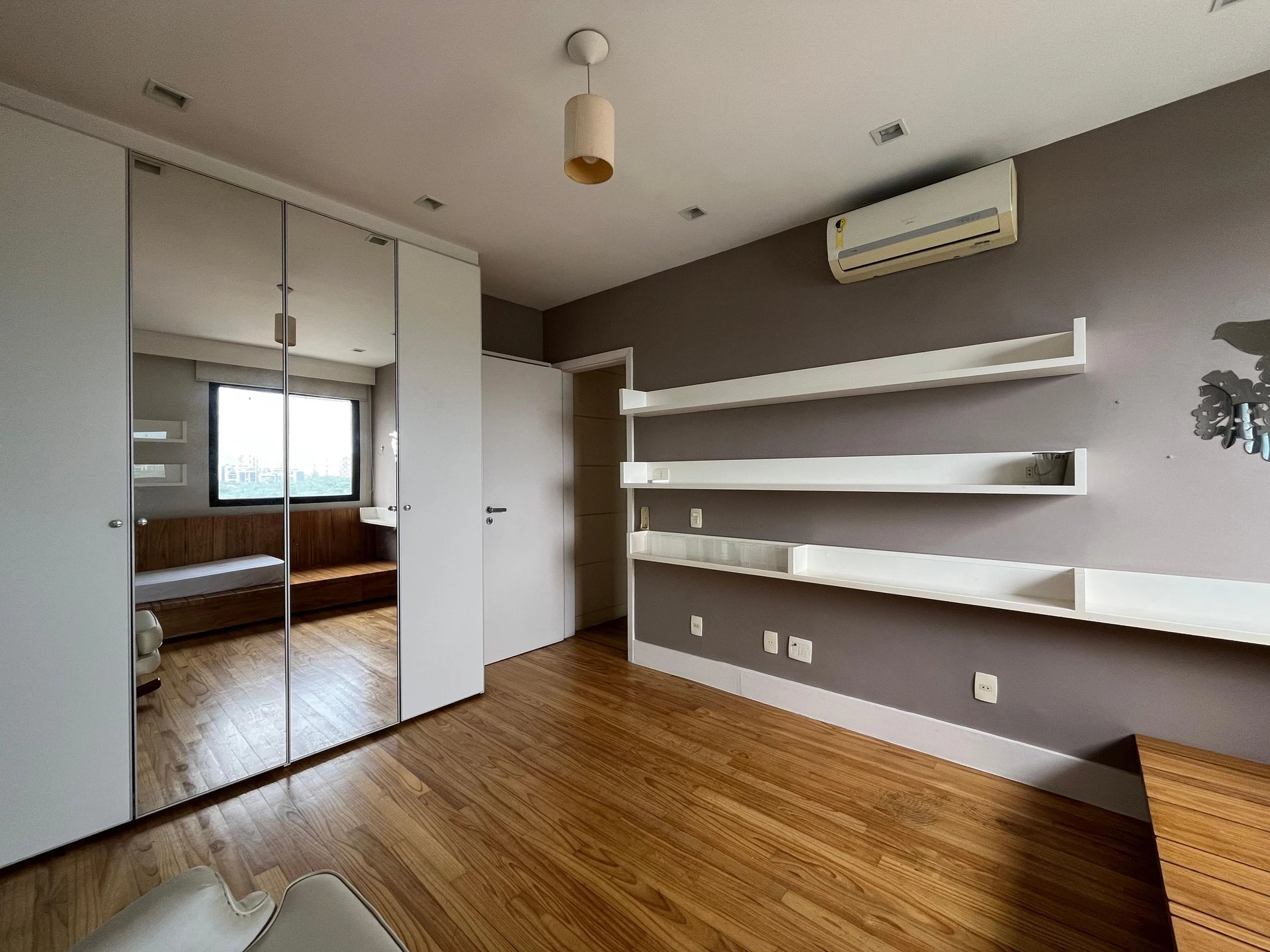 4-bedroom apartment with a water view — photo 22