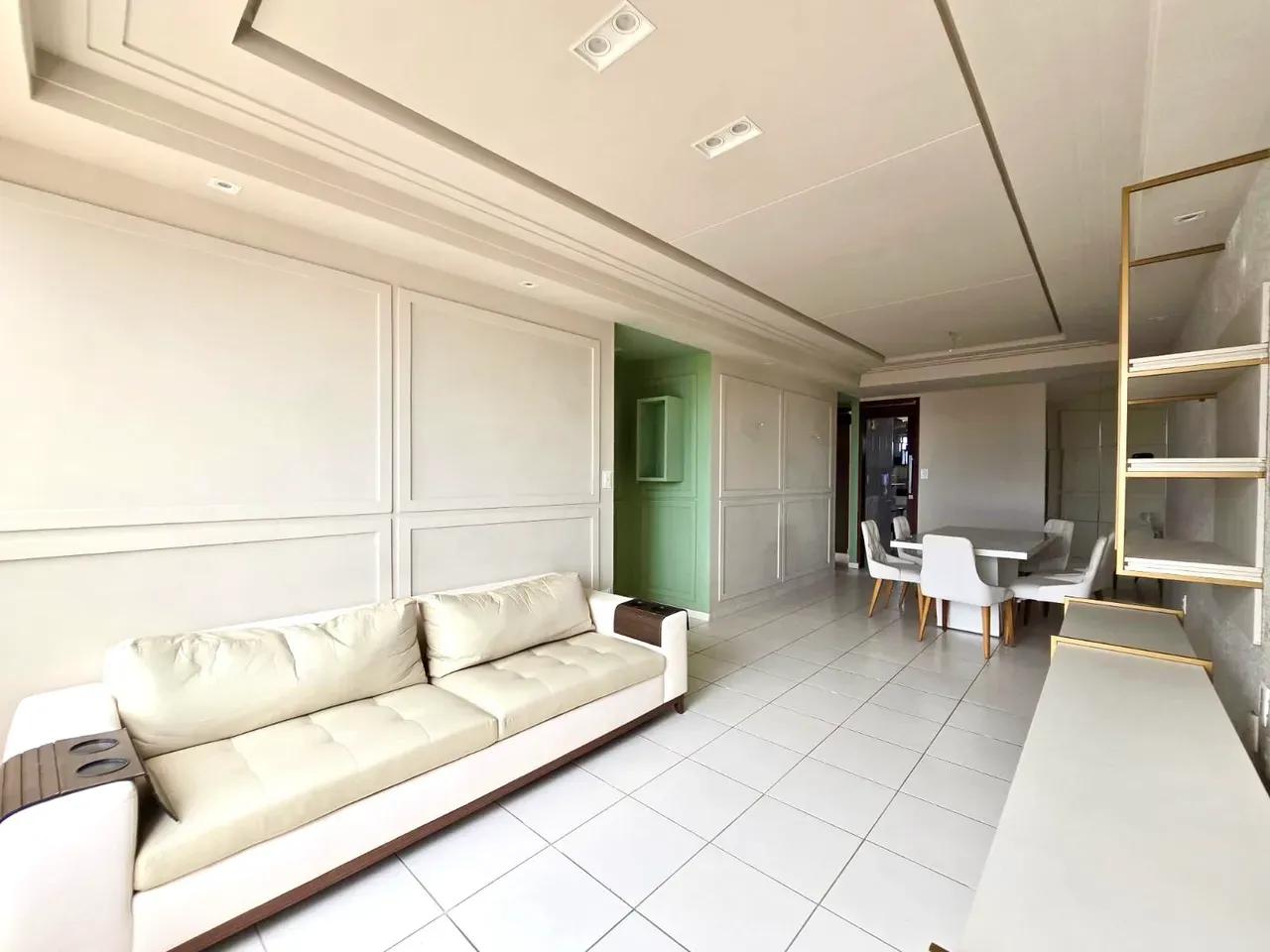 Apartment on the 11th floor with a home office